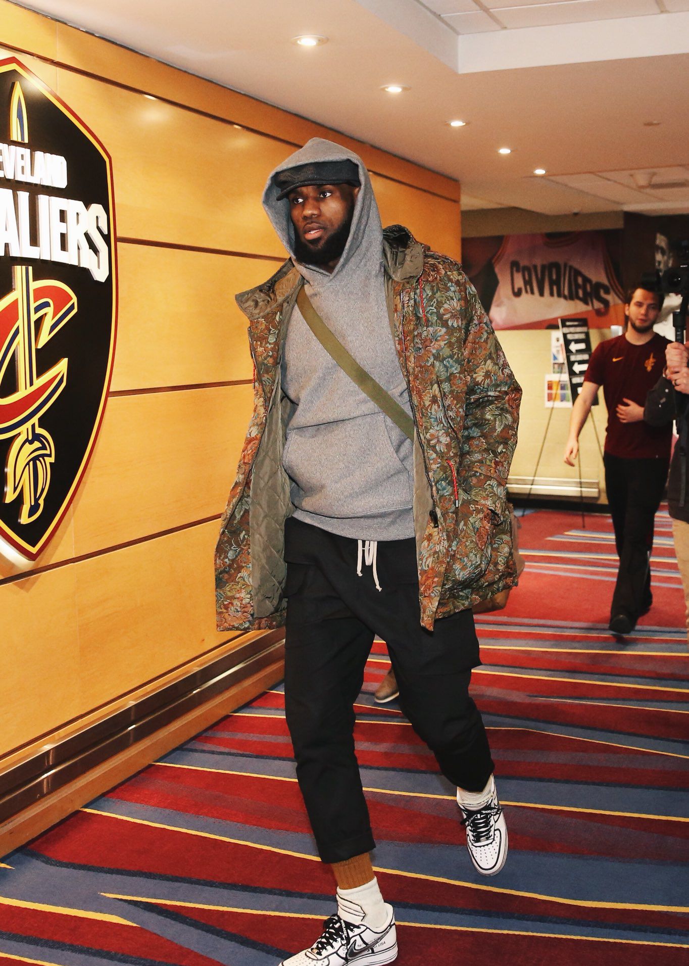 合层出不穷 合层出不穷